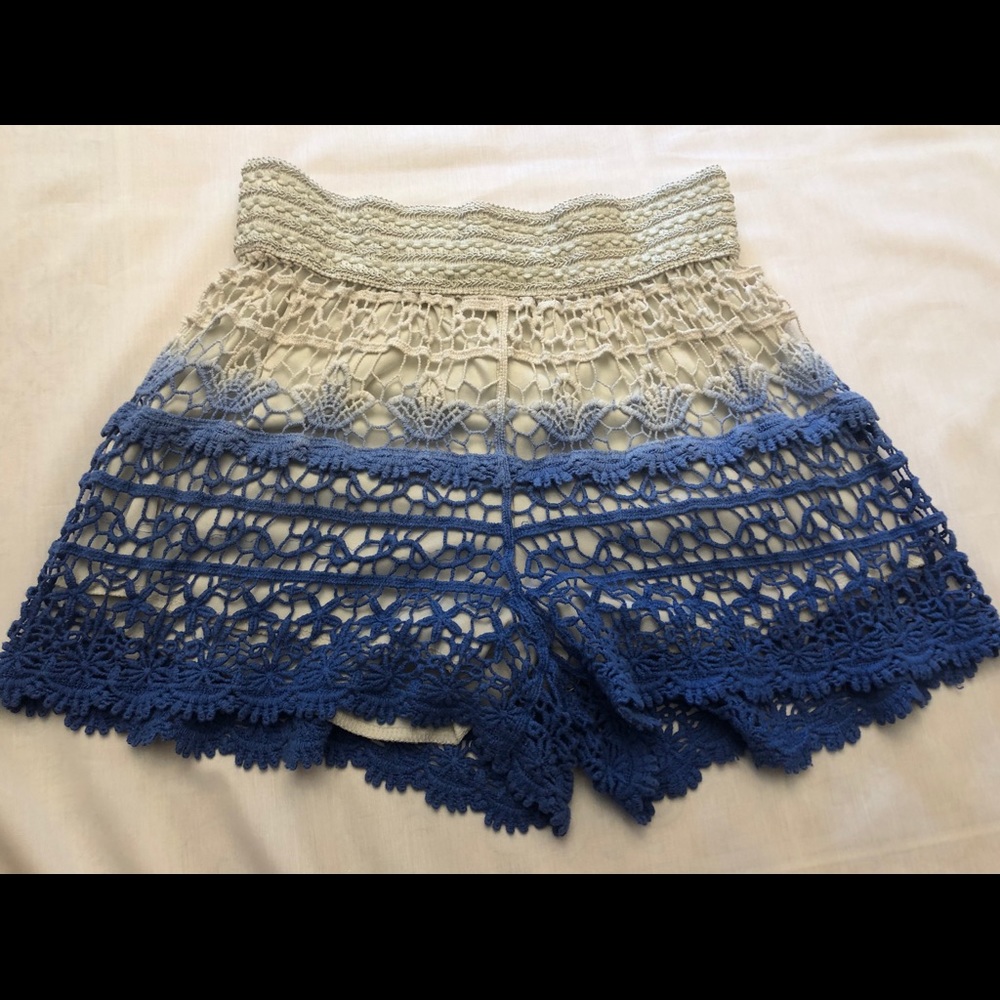 Blue and white size large blue island shorts